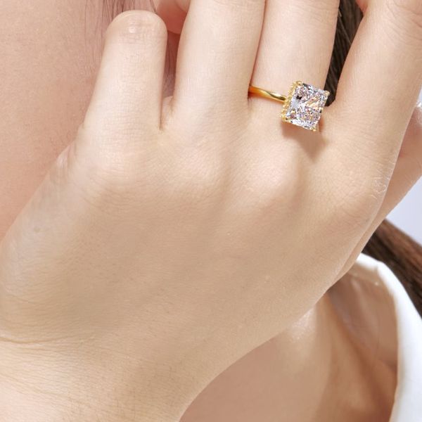 Wholesale S925 Sterling Silver Sterling de alto carbono anel de strassina feminina Flor de gelo feminino Corte 8*10 Anel de pedra preciosa e americana anel de noivado de anel simples