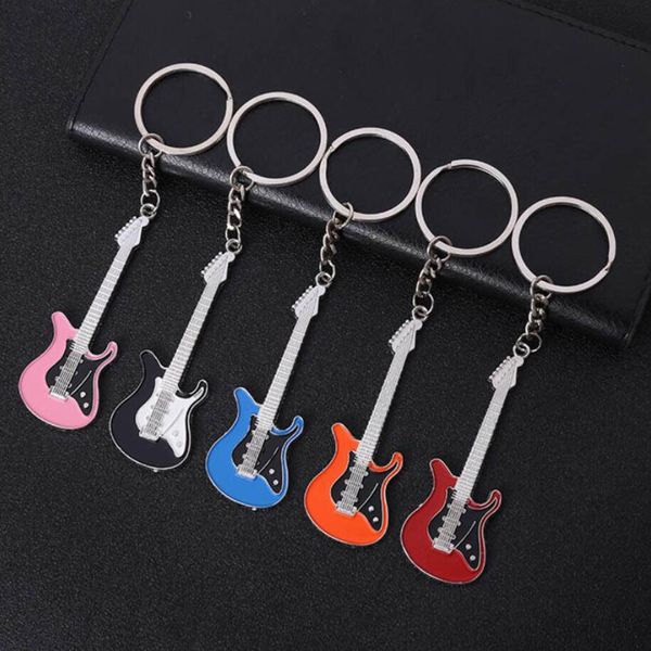 Design cl￡ssico de guitarra de guitarra de guitarra -chave -chave -chave para instrumentos musicais pingente para homem mulheres presentes 6 cores