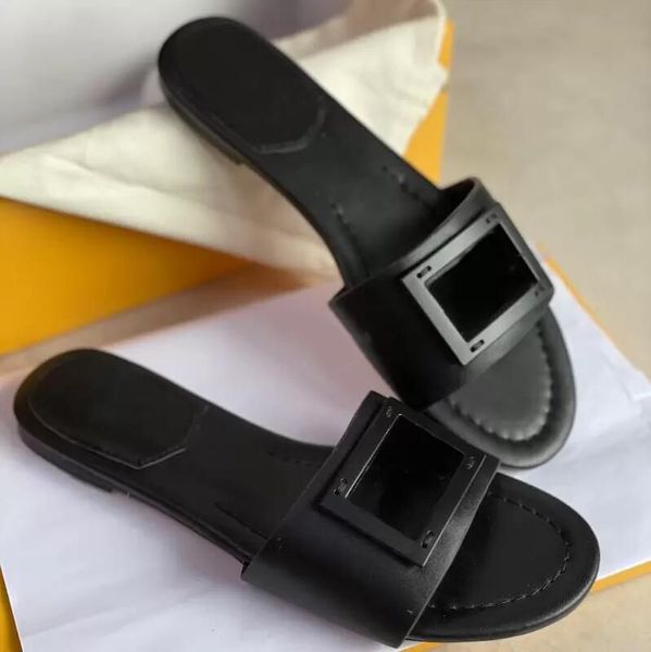 Novo passeio de verão Sandals F-Baguette Mulheres pretas brancas de banda larga planícies de praia Casual Casual embelezado chinelos chinelos de salto grossa Caixa EU35-43