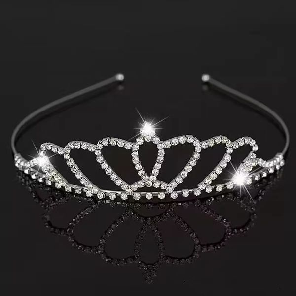 Bomboniera Bella tiara da sposa in cristallo lucido Spettacolo per feste Sliver placcato Fascia per capelli Accessori per diademi per diserbo economici C9