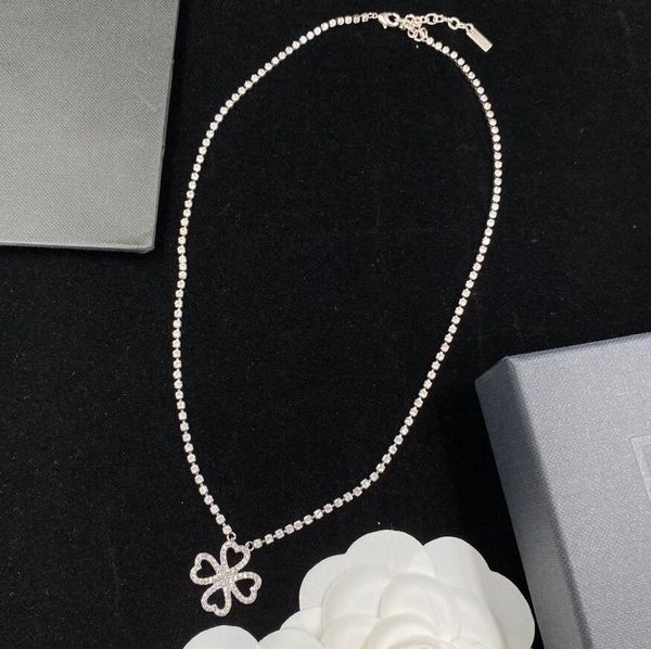 Collana con ciondolo in strass d'argento Collane di design di lusso con catena di cristallo per gioielli da donna per feste di anniversario di matrimonio