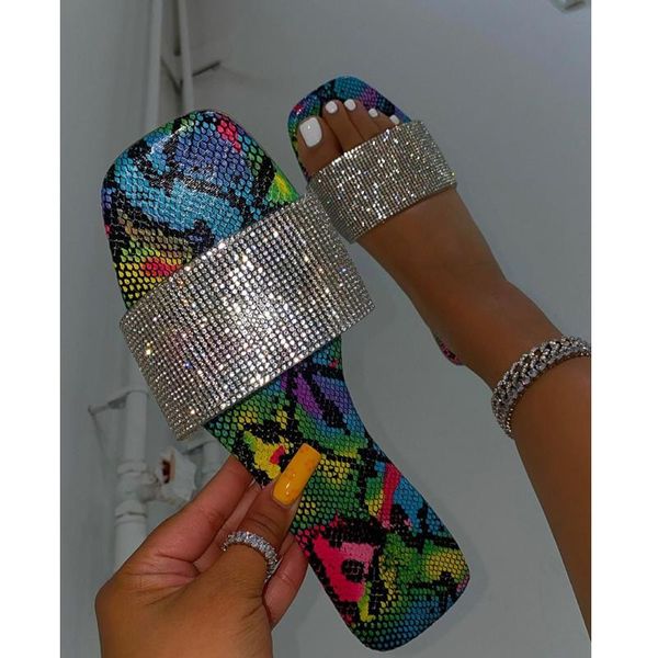 Pantofole estate rhinestone spiaggia in spiaggia in punta sandali piatti piatti da donna casual shoes plus size