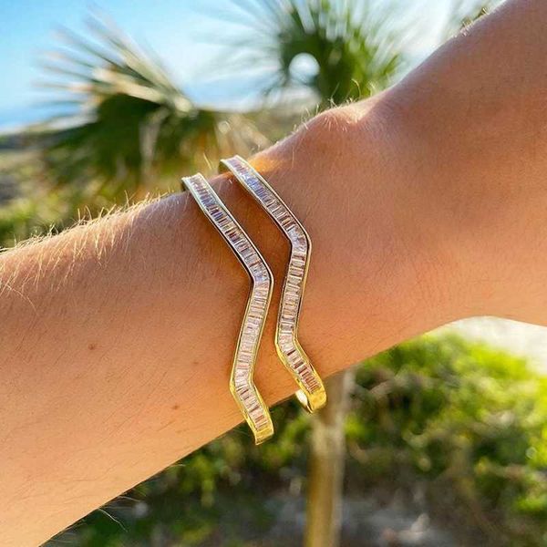 Bracciale rigido a onda semplice di alta qualità con catena a maglie 56-58mm Braccialetti con polsino alla moda punk riempito in oro per donna Donna Pave White Cz NUOVO G230222