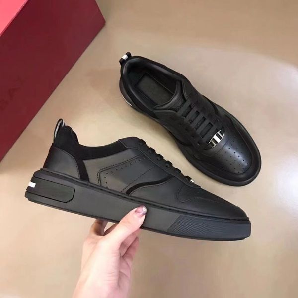 Летняя знаменитая новая марка Мужчина Moony Sneaker Shoes Stripe Кожаная комфорт комфорт кусочек Sole Skateboard White Walking Show