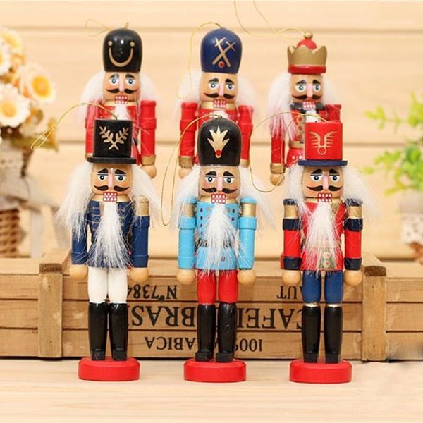 Figuras decorativas Objetos 9pcs Soldado de nozes de madeira Soldier árvore de Natal Decor pendurado Pingets Pingentes para ornamentos de ano em casa1