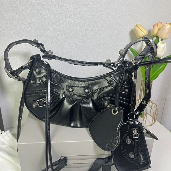 Женская классическая мотоциклевая мотоцикл кросс -кузнеца сумка для полу малыша роскошная дизайнер Le Cagole Минималистская сумка для плеча с подмышкой для подмышки для рука
