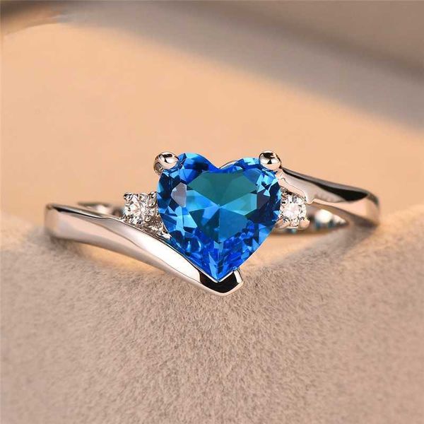 Кольца кольца темперамента женского ювелирного украшения голубые сапфировые сердечные кольца для женщин Свадебные обручальные серебряные кольца вечеринка подарка подарки подарки G230213