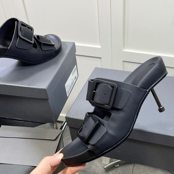 Yeni popüler kadın tasarımcı yüksek topuklu sandaletler terlikler benzersiz tasarım olağanüstü özellikler geniş tabanlar lastik desenleri moda favori rahat rahat sandaletler