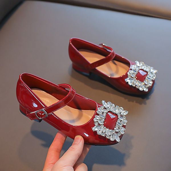 Tênis sapatos infantis sapatos primavera moda princesa vestido bebê garotas de patentes Mary Jane Heel Médio Red Sole Sole 230224