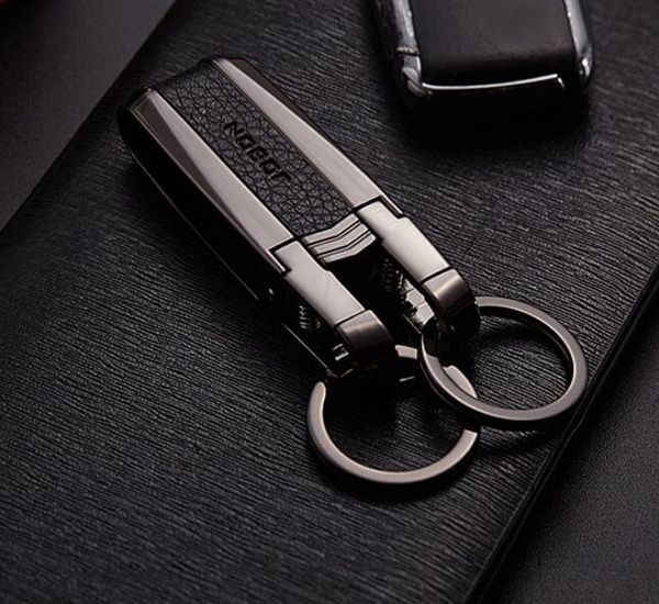 Schlüsselringe Neue hochwertige Metallschlüsselkette Männer Top Car Key Ring Business Keychain Charme Leder Bag Key Halter Bester Geschenk Jewelrrrrr