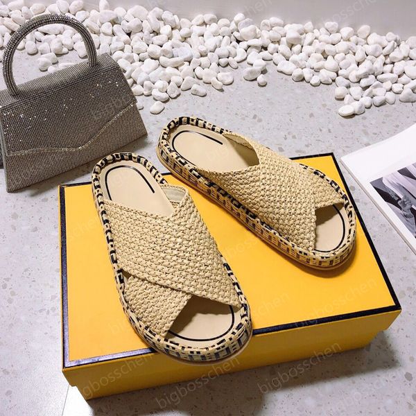 Lüks tasarımcı slaytlar çapraz örgülü rafya motif terlik sandaletler düz bayan plaj ayakkabıları klasik moda tembel bir ayak üzengi büyük boy açık kutu