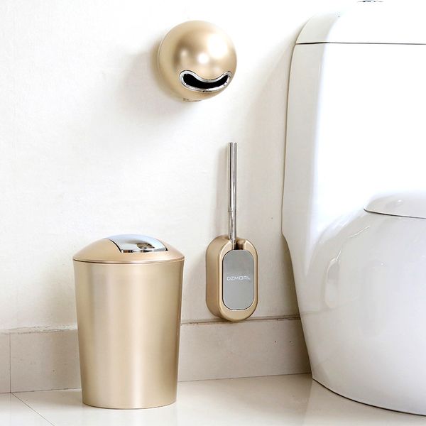 Set di accessori per il bagno Dorato Nordic Creativo Porta scopino a parete Porta carta igienica Cestini per rifiuti Set di accessori per il bagno 230224