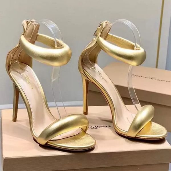 Gianvito Rossi Sandálias Salto agulha 10,5cm Sandálias de salto alto para mulheres estilista de verão de luxo Sandálias pretas com alça de pé salto alto Zíper traseiro calçado 8,cm