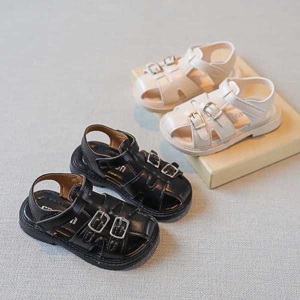 Sandalen Jungen bedeckte Zehen einfacher japanischer Stil schwarze Sportsandalen Kindermode 2022 Sommer neue Hakenschlaufe flache beiläufige Kinderschuhe Z0225