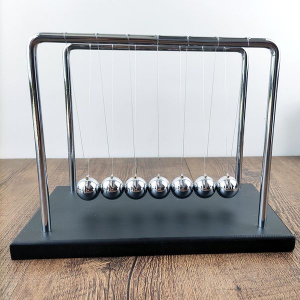 Objetos decorativos Figuras TON Pendulum Balance Decora￧￣o de casa Presentes de prata Metal 7 Bolas Ber￧o de Ton para Office Stress Relester Desk Acess￳rios 230224