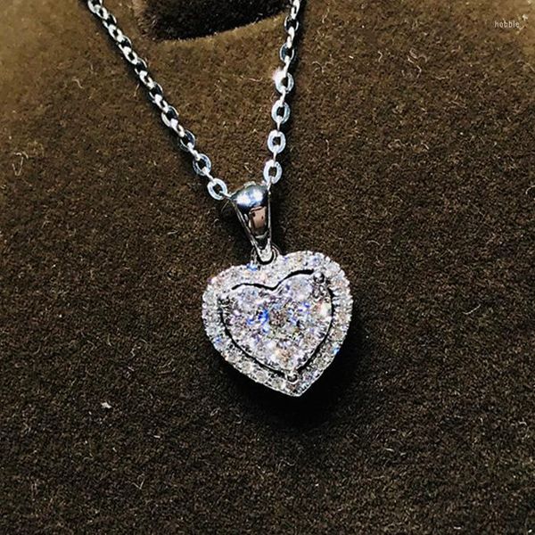 Collane con ciondolo Collana di cristallo placcato argento di lusso Romantico affascinante taglio a cuore Zircone bianco Gioielli da donna per fidanzamento di nozze