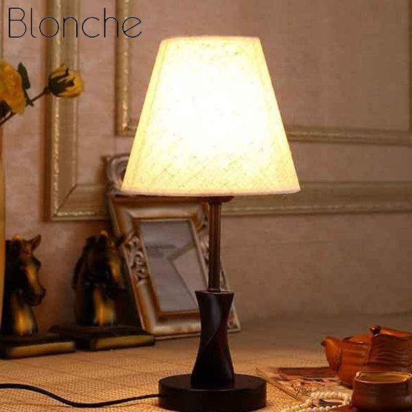 Lampade da tavolo Blonche Lampada moderna in legno Luci semplici E27 Illuminazione per la decorazione domestica Comodino Camera da letto Soggiorno Apparecchi di stoffa