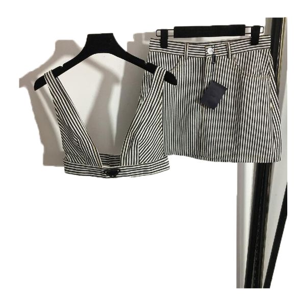 Женские бюстгальтеры устанавливают дизайнеры T Рубашки шорты нижнее белье с металлическим треугольником Sexy V подвесная стропа