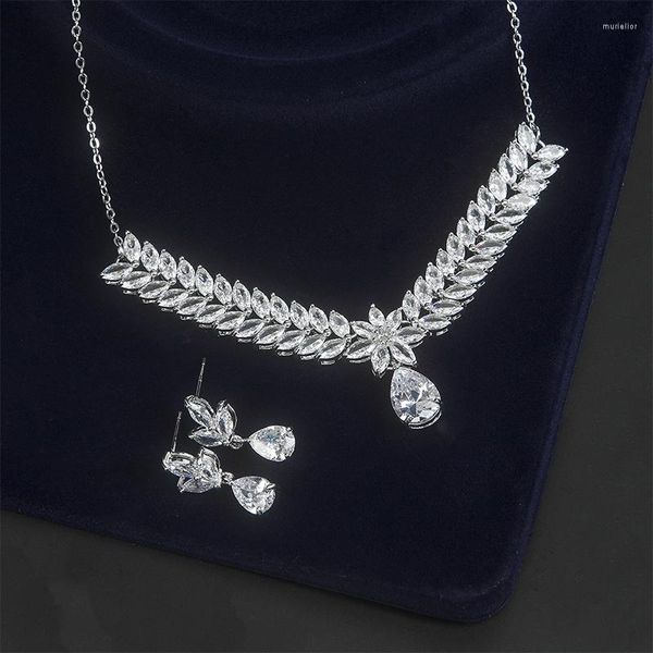 Halskette Ohrringe Set Jade Angel Ein zweiteiliger Schmuck aus Zirkonia baumeln Damen Silber Farbe Kupfer Hochzeit