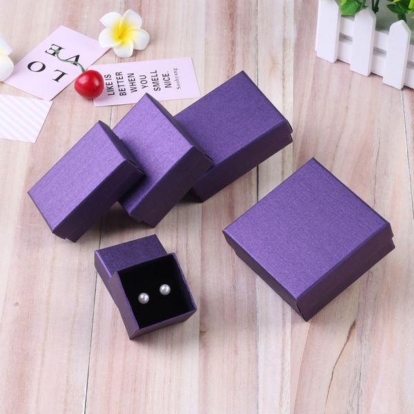 Caixas de jóias 24pcs Caixa de embalagem de jóias quadradas 9*7 cm de colar de papel roxo Brincos de bracelete para o dia dos namorados de alta qualidade 230227