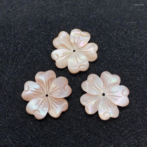 Ciondoli Conchiglie intagliate naturali Ciondoli Madreperla Cinque petali Fiore di conchiglia Per gioielli Fare orecchini Perline fai da te Accessori