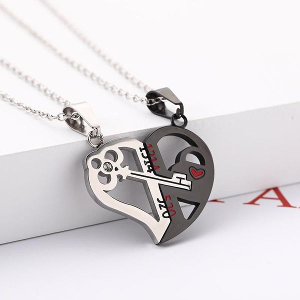 Colares pendentes 2pcs/set Fashion Friends Couples Colar Broken Heart Mulheres Presente Jóias de Amizade Coreia Chaço de Gesto