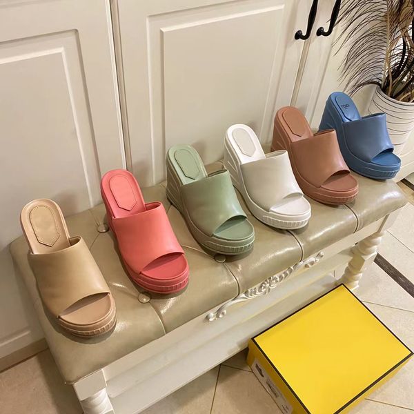 Kadın Sandalet Kama Topuk Flopları Kadınlar İçin Yüksek Kaliteli Şık Slipper Moda Klasikleri Sandal Slayt Şeker Renk Eu 35-41