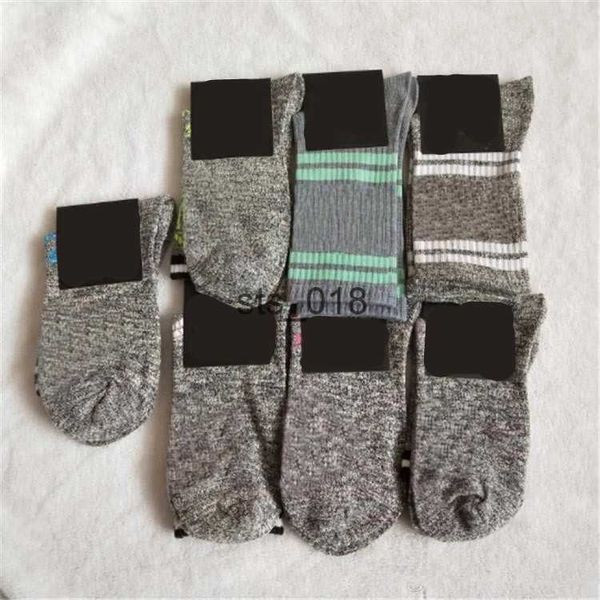 Sportsocken graue Strümpfe kniehohe Socken mit Tags Mode Socken Sportfußballmedien Corta Knie-hohe Socken Baumwoll Multi-Farbe T230228