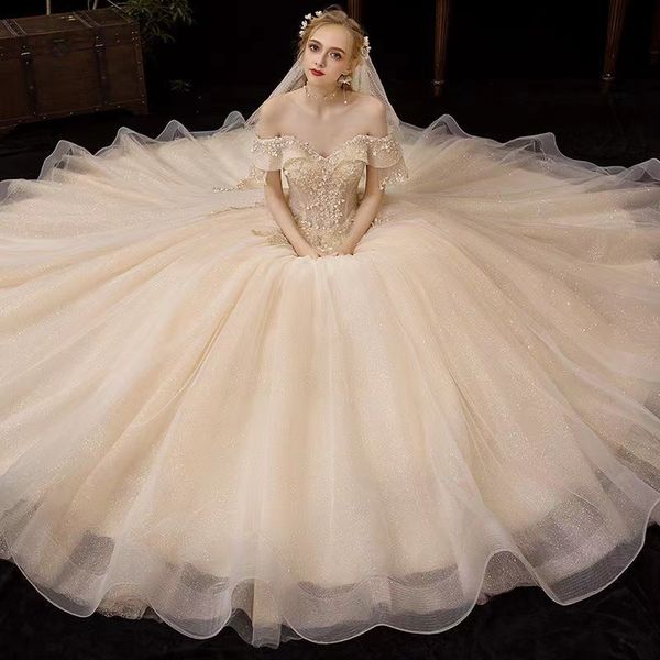 2023 Ball Gown Abiti da sposa gotici con mantello Sweetheart Perline Tulle Abiti da sposa principessa Paillettes non bianche Plus Size Corsetto Indietro Matrimonio