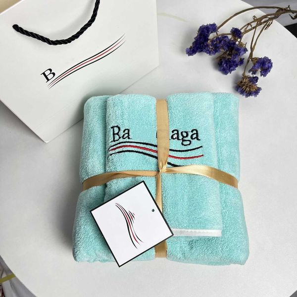 Set da bagno di marca alla moda di fascia alta di design da bagno in spiaggia per asciugamani per la spiaggia per asciugatura rapida asciugatura da spiaggia per asciugatura a due pezzi set