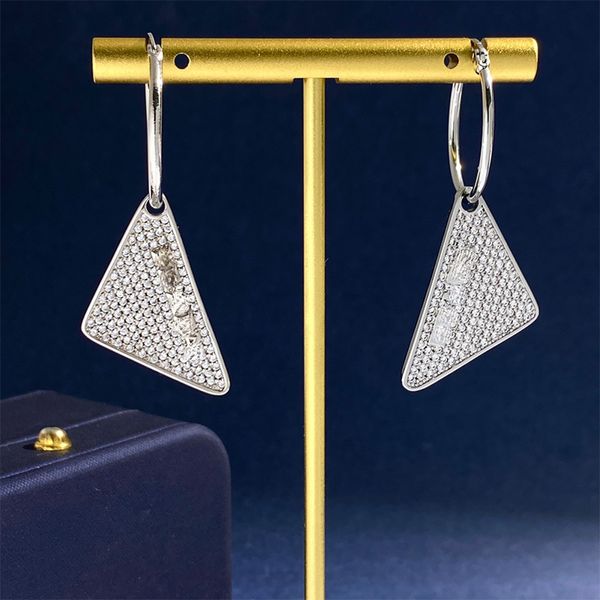 Boucles d'oreilles en cuivre et or avec pendentif géométrique en forme de triangle plein de diamants