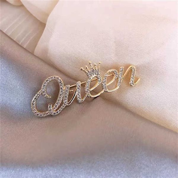 Alfinetes Broches Luxo Rainha Moda Roupas Jóias Nome Letra Água Diamante Broche Feminino Atacado G230529