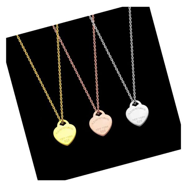 Stilista nuova collana con ciondolo 18K Collana con ciondolo a forma di cuore a quattro foglie per uomo e donna Collana di design in acciaio inossidabile di alta qualità