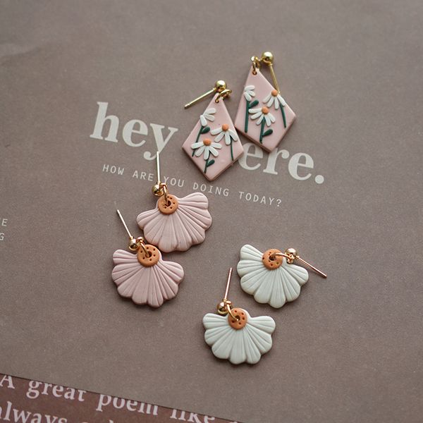 Primavera fatto a mano carino delicato fiore modello argilla polimerica orecchino ciondola set collezione gioielli da donna