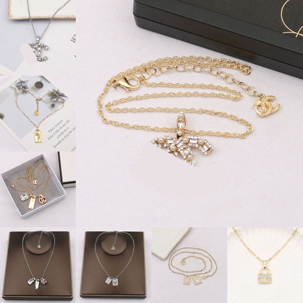 Ювелирные ожерелья белые серебряные серебряные градуированные бренды дизайнеры брендов.