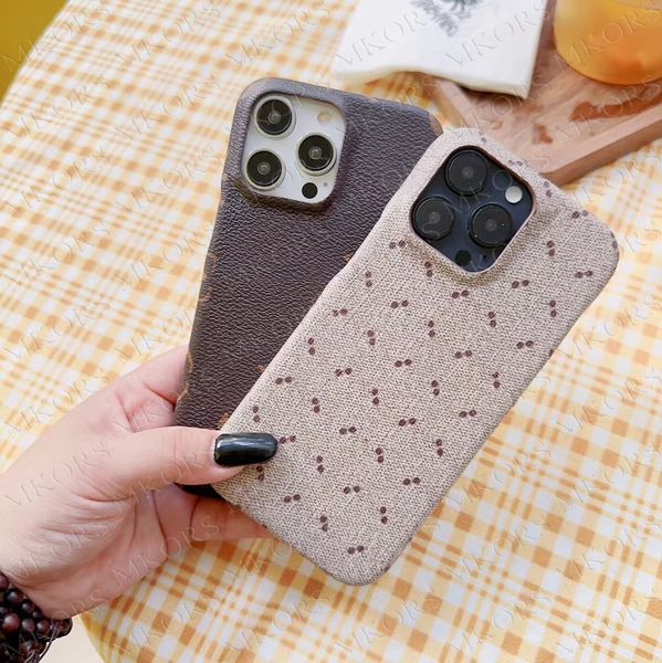 Luxuosa capa de couro PU com pele traseira para iPhone 14 13 12 Pro Max 11 Soft Bumper Shell à prova de choque Handy Cover 14pro 13pro Letter Flower Design