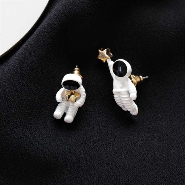 Pentagrama assimétrico Contrato Moda Space Astronaut Brincos pequenos personalizados para festas femininas G230602