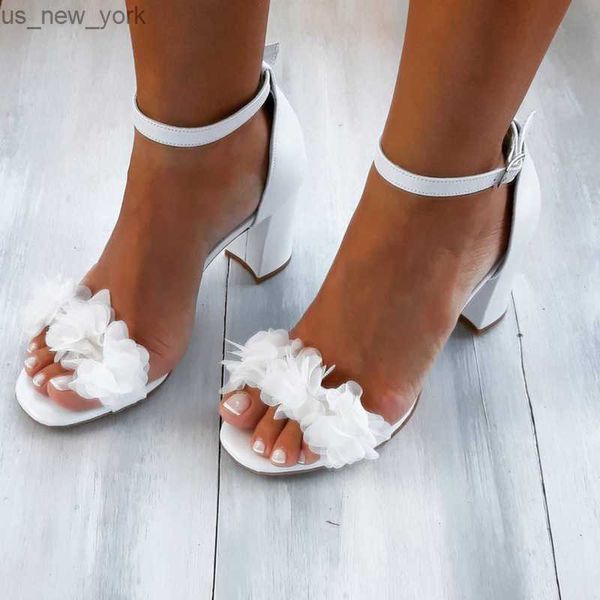 Flor Salto Alto Sandálias Femininas Sexy Sandálias de Dedo Aberto Verão Branco Fivela de Tornozelo Sapatos de Salto Grosso Sapatos de Noiva 2022 L230518