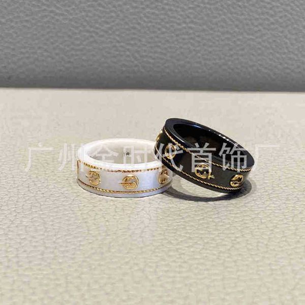 50% скидка дизайнерского ювелирного кольца кольцо кольцо Древнее мужское черно -белое керамическое кольцо с золотыми украшениями
