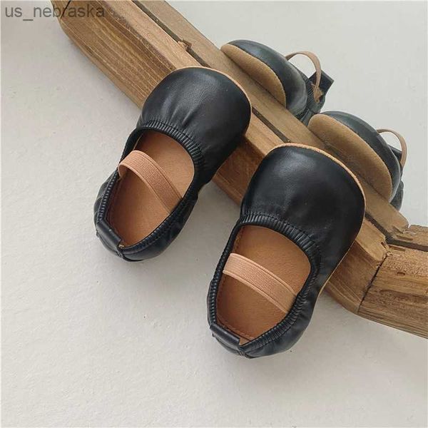 New Korean Baby Girl Mocassini Autunno 2021 Pelle morbida antiscivolo Indoor Scarpe da bambino Designer di lusso Prewalker Babe Flats L230518