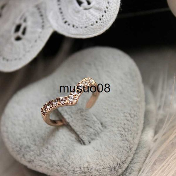 Band Rings 2020 New Fashion Jewelry Ring V-type Design unico intarsiato imitazione cristallo anello gioielli all'ingrosso lancio di nuovi prodotti J230602