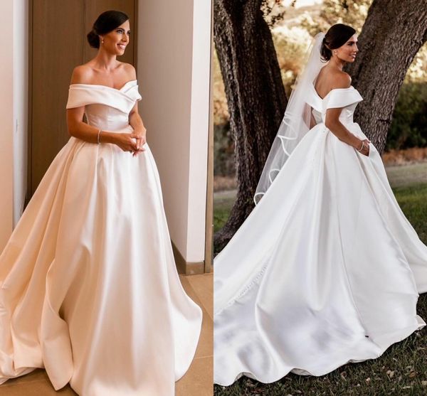 Abiti da sposa in raso avorio Boho Garden Elegante con spalle scoperte Semplice una linea Abiti da sposa Corte dei treni Plus Size Abito da ricevimento moderno per le donne Robe AL7542