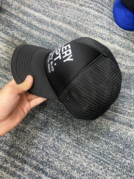 SSYY2023 Moda Beyzbol Kapağı Tasarımcı Şapka Lüks Top Kapakları Ekose Ördek Dil Kapağı Mektubu Nakış Sporları Golf Seyahat Yüz Mizaç Şapkası 882
