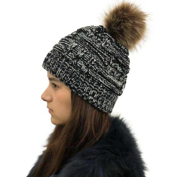 Filato colorato da donna Twist Knit Crochet Warm Cap Beanie Outdoor Winter Warm Fur Ball Hat Skullies Pom Pom Beanies Hat