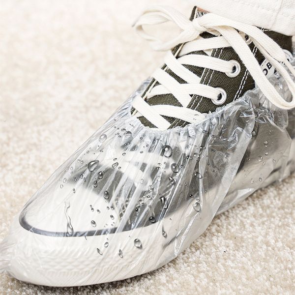 Chinelos descartáveis Cobertura de sapato descartável de plástico tipo extrato japonês à prova d'água antiderrapante e galochas limpas para manter o carpete e o chão limpos