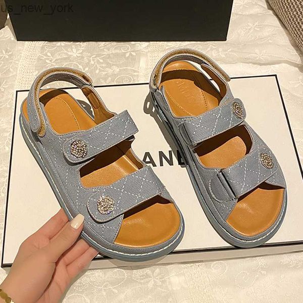 Sandalias de mezclilla con hebilla de Camelia para mujer, Sandalias planas de doble banda, Sandalias de marca a cuadros, Sandalias con gancho en la espalda, zapatos de verano para mujer 2023 L230518