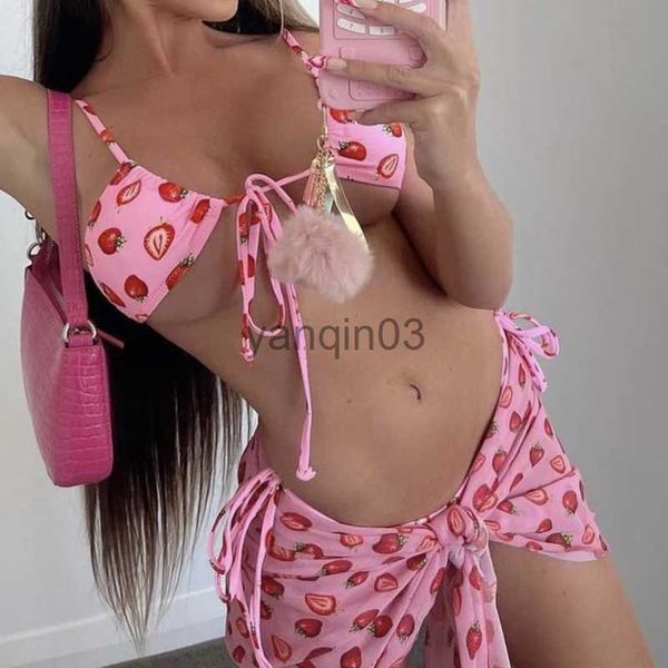 Roupa de banho feminina Sweet Sexy Girl Conjunto de 3 peças de biquíni com estampa de morango Fato de banho feminino Tie Up Sutiã + Calcinha + Saia Envoltória Cachecol Fato de Banho J230603