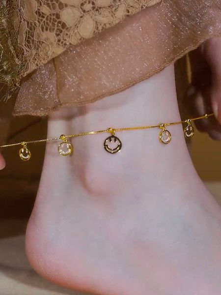 Tornozeleiras Pequena Multidão Design Golden Smiley Face Corrente de Tornozelo 2023 Nova Moda de Aço Titânio Não Desbota Jóias de Verão de Alta Qualidade para Mulheres Conforto