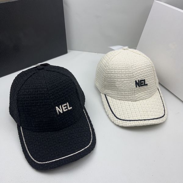 Yeni stil basit tasarımcı marka mektup top kapakları vizörler şapkalar ünlü kadınlar düz renk saf pamuklu kumaş harfler nakış beyzbol şapka açık plaj spor şapka