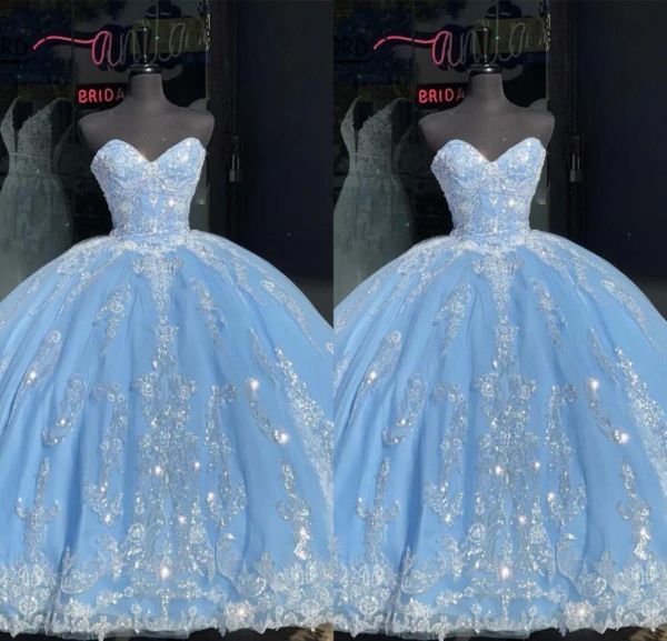 2023 Himmelblaue Quinceanera-Kleider mit Pailletten, Spitzenapplikation, Herzausschnitt, bodenlang, Tüll, Korsettrücken, Sweet 16, Party, Abschlussball, Ball, Abend, Vestidos